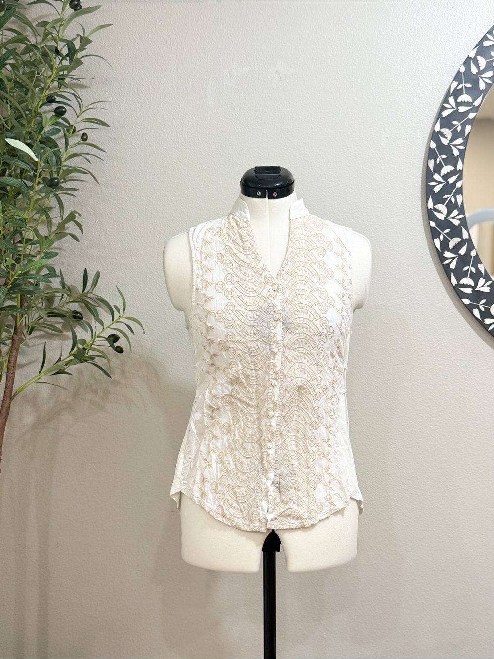 Anthropologie Sleeveless Embroidered Button-Front Top - Cream
